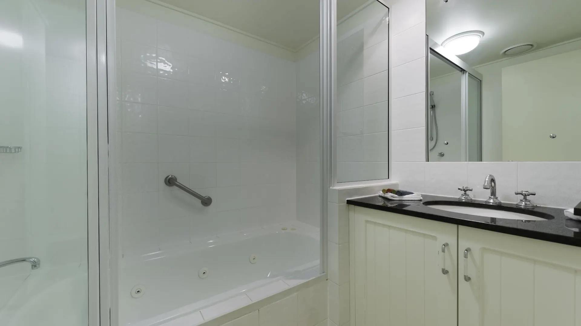 Mandalay Luxury Beachfront apartamentos Port Douglas