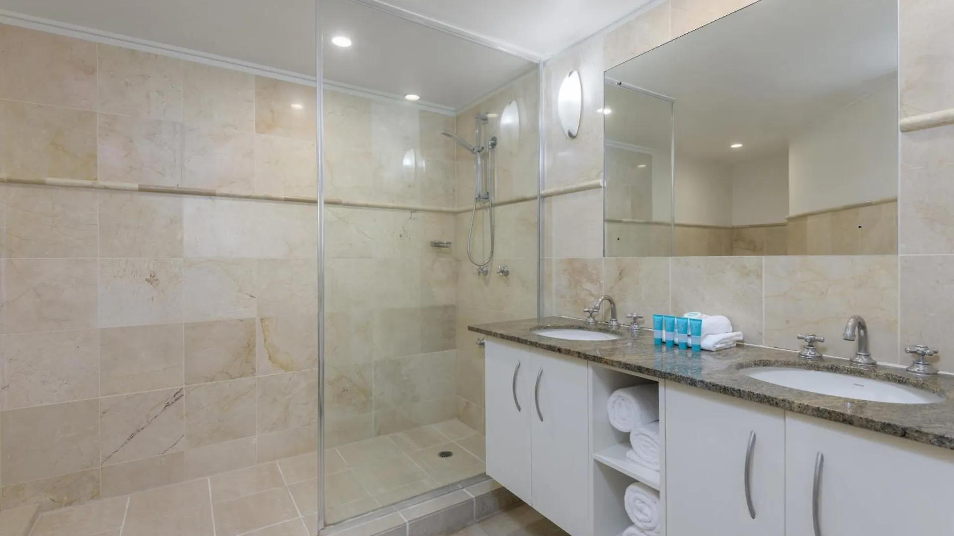 Mandalay Luxury Beachfront apartamentos Port Douglas Apartahotel