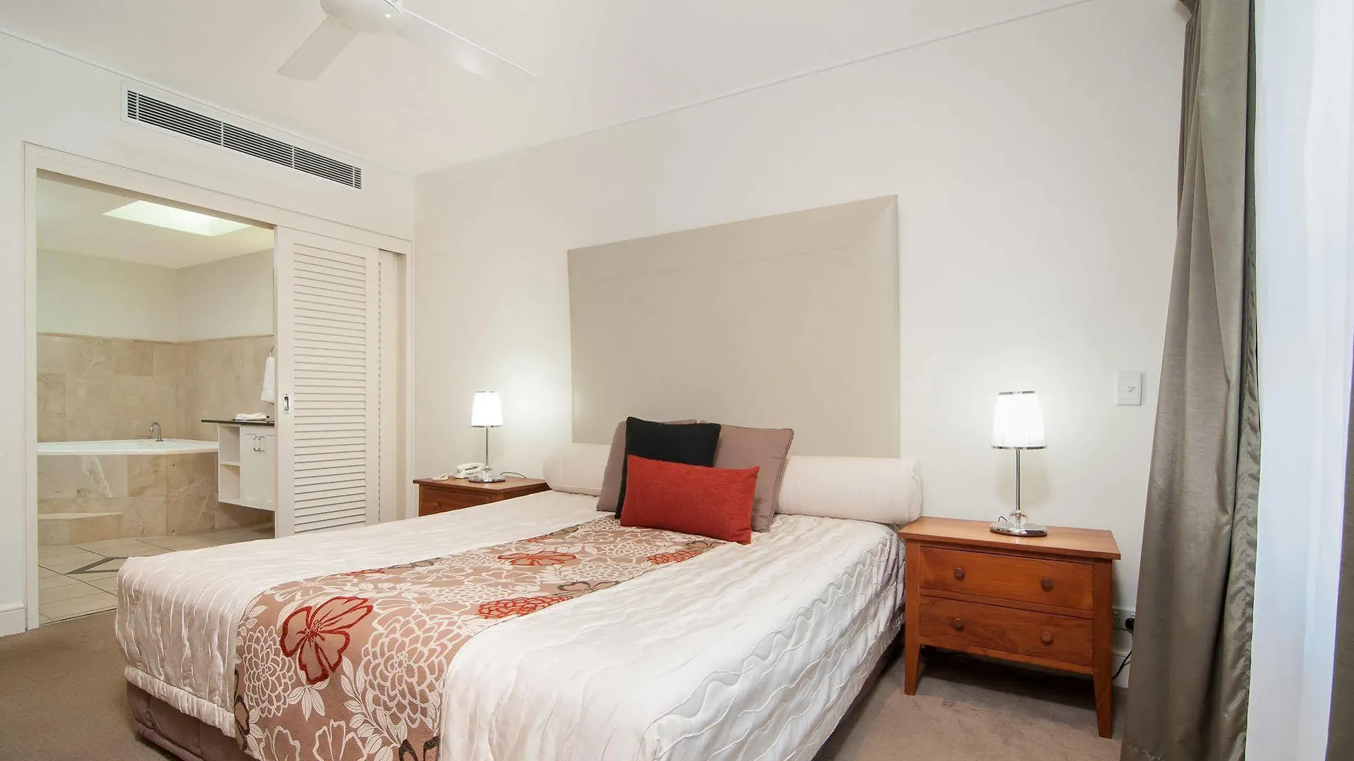 Mandalay Luxury Beachfront apartamentos Port Douglas